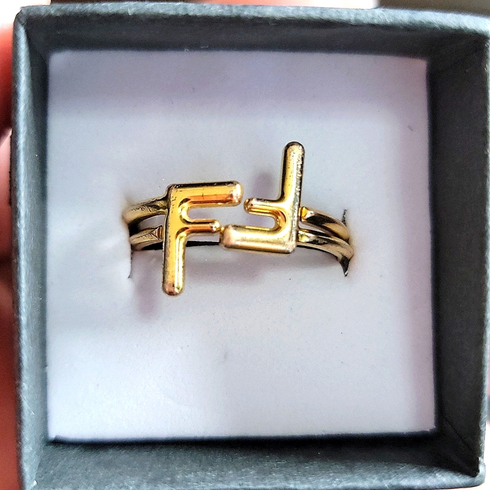 FENDI RING Size 8 worn couple of times. No fading/tarnishing Gold Plated